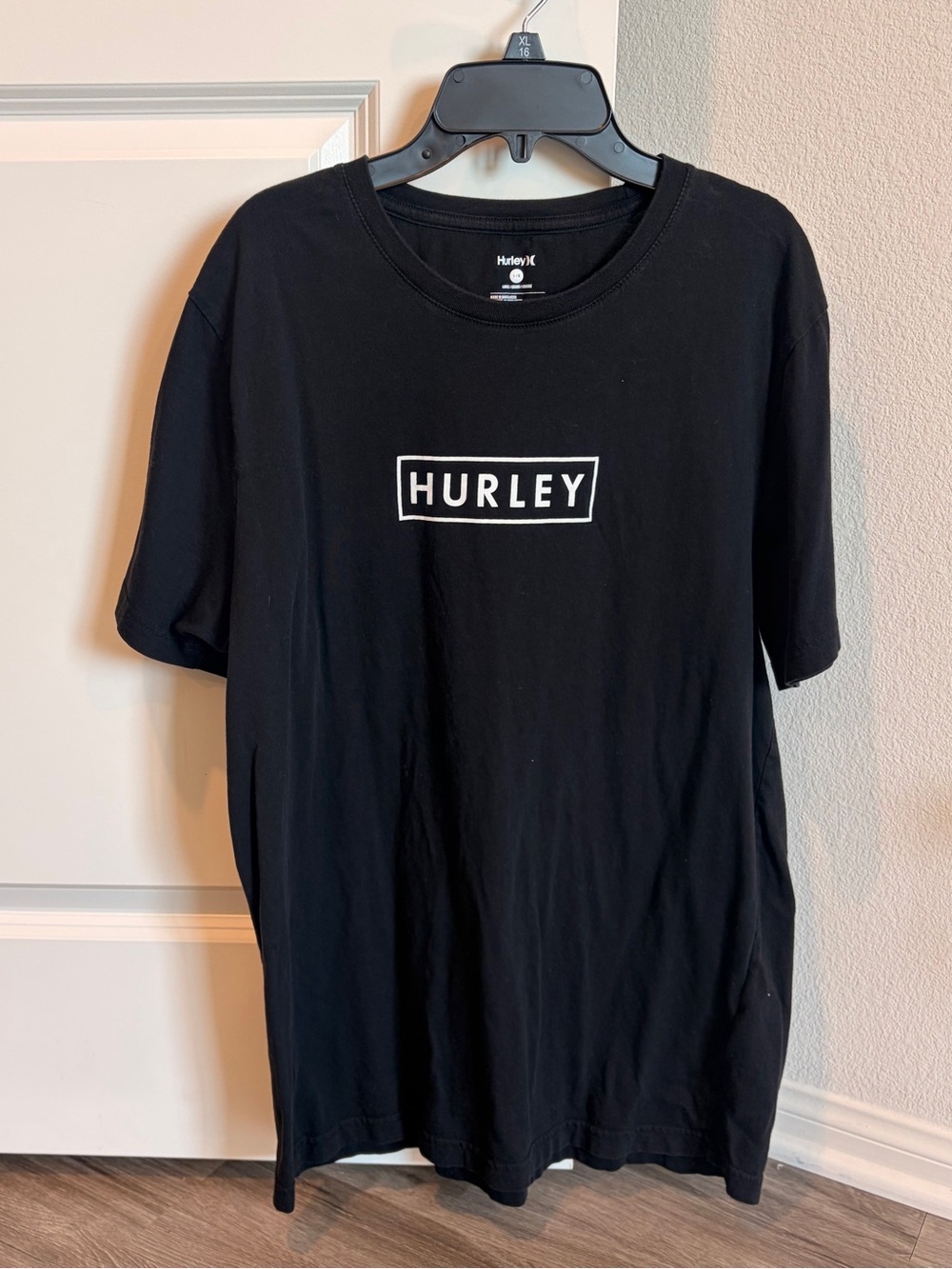 Hurley black tshirt